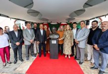Jorginho Mello participa da inauguração do busto em homenagem ao ex-governador Antônio Carlos Konder