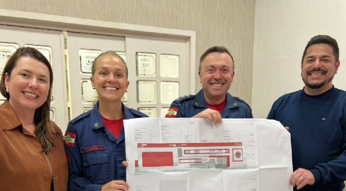 Corpo de Bombeiros Militar de Penha recebe projeto para construção do quartel próprio