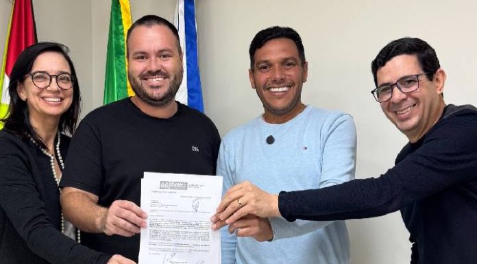 Após pressão do Sindicato dos Servidores, prefeito Tiago encaminha projeto para atender professores do Magistério