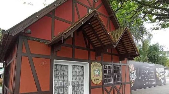 Homem com dívida de pensão é preso no primeiro dia da Oktoberfest 2025 em Blumenau