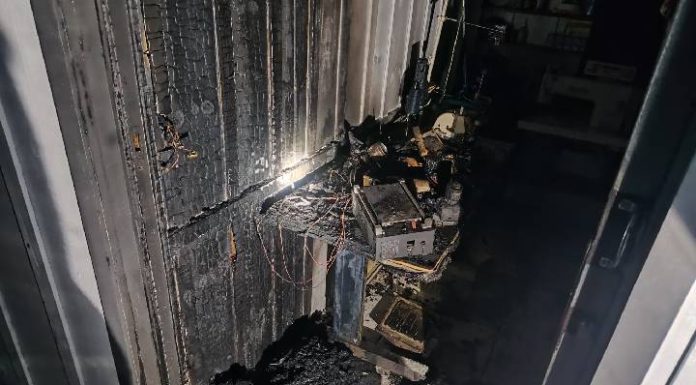 Casa de madeira é destruída por incêndio no Bairro Quinta dos Açorianos em Barra Velha