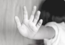 Criança de 4 anos é afastada da mãe por suspeita de abuso sexual