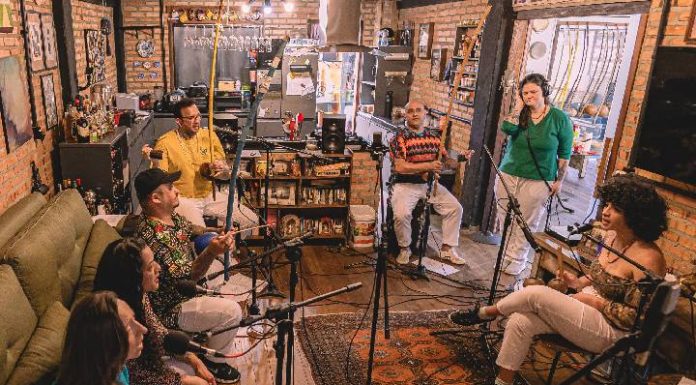 Mestre Latino lança o disco Canções pra Roda em Navegantes neste fim de semana