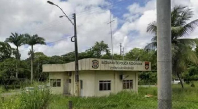 Mulher denuncia que foi levada a posto policial e obrigada a fazer sexo oral em PM