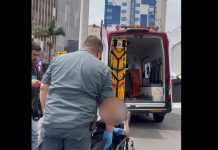 VIDEO Acidente entre carro e moto em Itajaí deixa mulher com suspeita de fratura