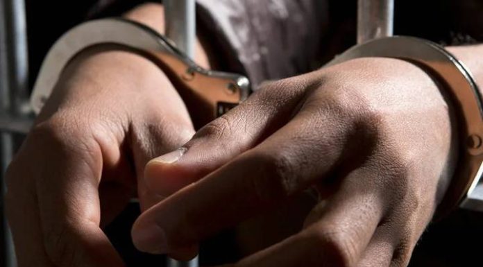 Polícia se manifesta após sexo de policial com cinco presos