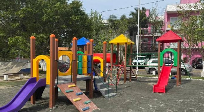 Prefeitura de Penha entrega três novos parques infantis em espaços públicos