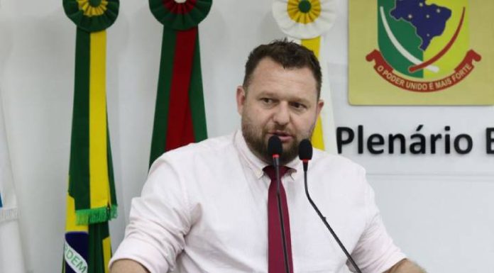 Vereador de Penha, Diego Matiello, propõe isenção de taxas para moradias populares