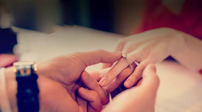 Mulher finge romance e aplica “estelionato amoroso” de R$ 340 mil