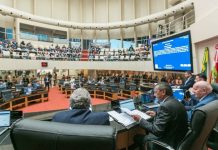 Deputados de SC aprovam projeto sobre licença para professores ACTs