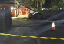VIDEO Motorista bate o carro contra um poste no centro de Penha