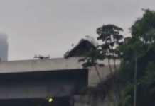 VIDEO Carro fica suspenso em mureta após motorista perder controle na BR-101 entre BC e Itapema