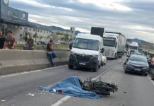 VIDEO Motociclista morre em grave acidente na ponte entre Itajaí e Navegantes