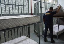 Professora e detento são flagrados em momento íntimo dentro do presídio