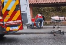 Mulher fica ferida ao ser atropelada por carro na manhã desta quarta-feira em Penha