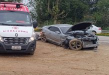 VIDEO Cinco pessoas ficam feridas em acidente na Rodovia Jorge Lacerda em Ilhota