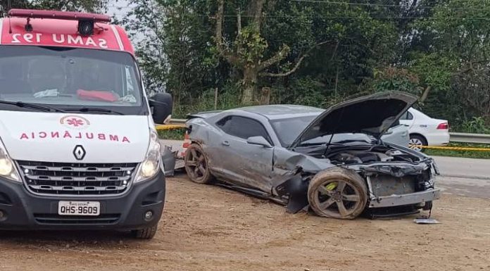 VIDEO Cinco pessoas ficam feridas em acidente na Rodovia Jorge Lacerda em Ilhota
