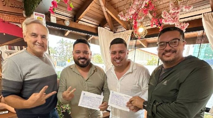 Alex do Bar se filia ao PL de Piçarras: “amizade é a melhor receita política”
