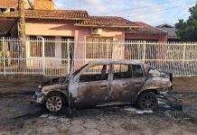 Mulher revoltada em Piçarras incendeia carro do ex-namorado