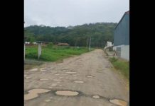 VIDEO Morador de Penha pede patrolamento de rua em bairro afetado por buracos e lama