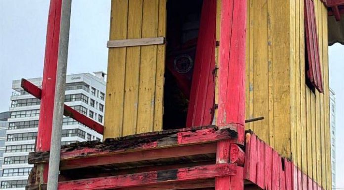 VIDEO Em Piçarras, postos guarda-vidas estão abandonados e a orla esquecida pela gestão atual
