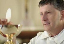 Ex-padre surfista da Diocese de Novo Hamburgo é preso por abusar de coroinha
