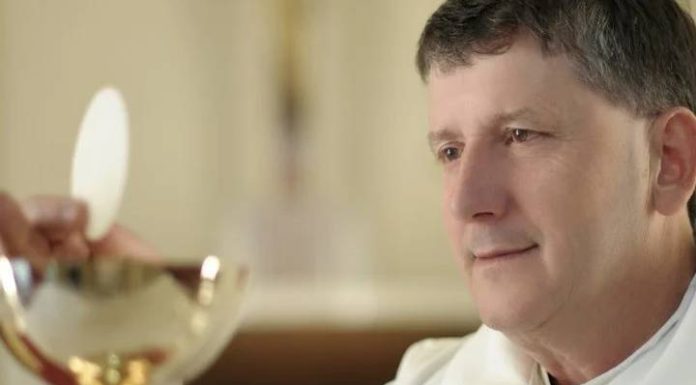 Ex-padre surfista da Diocese de Novo Hamburgo é preso por abusar de coroinha