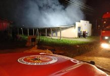 Casa onde inquilino foi morto a machadadas pega fogo em SC