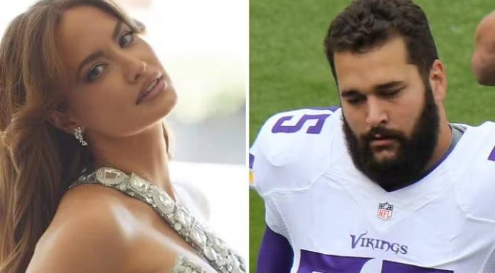 Modelo revela que terminou com jogador de futebol americano por causa do tamanho do seu órgão sexual