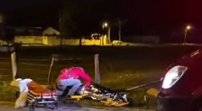 Motociclista sofre fratura e moto pega fogo em grave acidente em Penha
