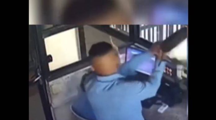 VIDEO Mulher se recusa a abrir portão de condomínio e apanha do colega de trabalho