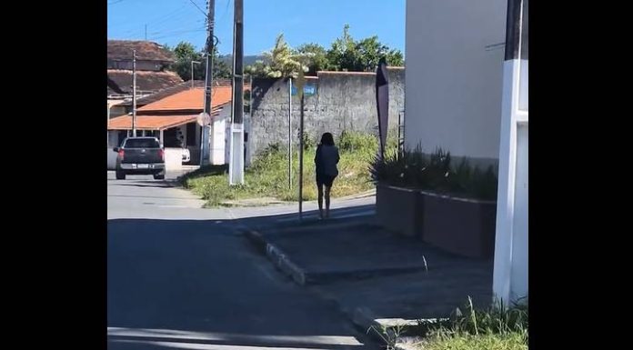 VIDEO “Nóia” invade casas em plena luz do dia no Santo Antônio, em Balneário Piçarras