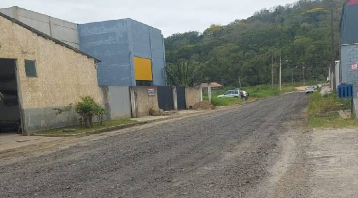 Prefeitura de Penha realiza reparos em rua do Nossa Senhora de Fátima após reclamação da comunidade