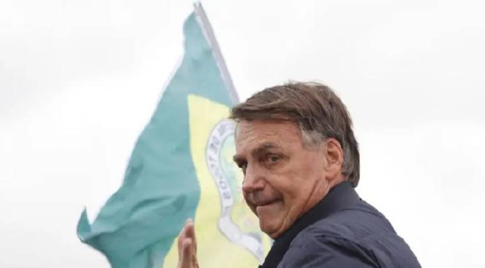 Jair Bolsonaro é preso pela PF na manhã deste sábado