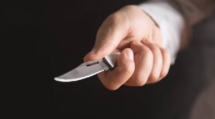 Jovem mata o pai com canivete para defender a mãe em BC
