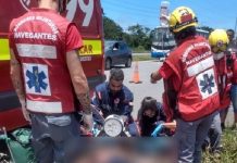 VIDEO Moradora de Penha morre em acidente na BR-470 em Navegantes; motocicleta teria sido fechada por carreta