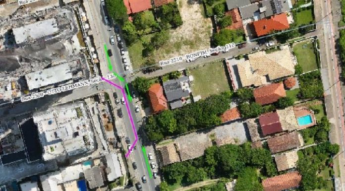 Avenida Nereu Ramos em Piçarras ficará em meia pista neste sábado (29) para obra particular
