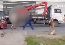 VIDEO Briga com pedaços de pau entre caminhoneiro e motociclista viraliza em Navegantes