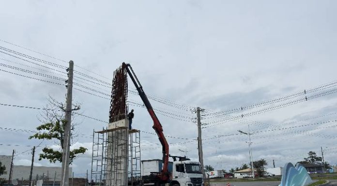 Obra do novo portal turístico é retomada após readequação feita pela Celesc