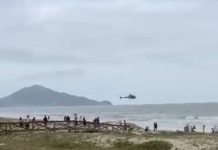 VIDEO Três adolescentes estão desaparecidos na praia de Navegantes; buscas seguem sem sinais do trio
