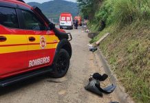 Colisão entre carro e moto deixa dois homens mortos na BR-470 em Gaspar