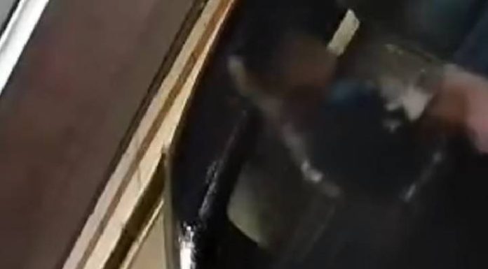 VÍDEO Mulher dependente química volta a ser flagrada circulando em Piçarras