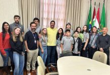 Vereadores mirins visitam o prefeito de Penha, Luizinho Américo