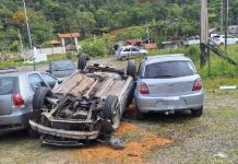 Carro capota na Transbeto e deixa três feridos em Penha