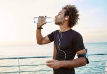 Consumo de água no verão: quanto beber e por que a qualidade é fundamental