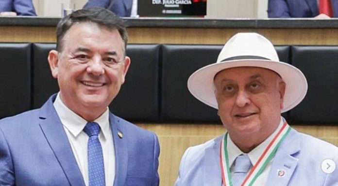 VIDEO Osmar José Vailatti recebe Comenda do Legislativo Catarinense pela Alesc