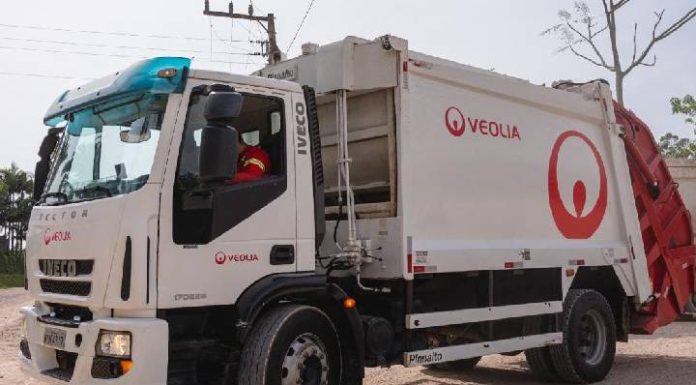 Veolia amplia coleta de lixo em Piçarras durante a alta temporada de verão
