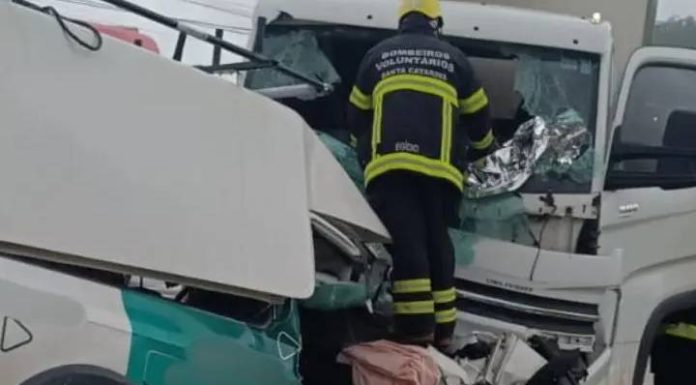 Caminhoneiro morre em grave acidente na Rodovia Jorge Lacerda em Ilhota