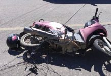Mulher fica ferida no pescoço após acidente com moto no Centro de Penha