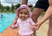 Bebê de 1 ano morre enforcada com cinto em casa de cuidadora